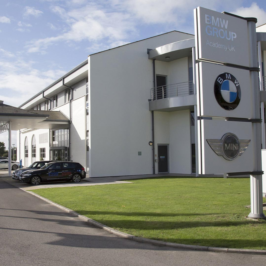 Automotive Training Academies rely on Neuland FlipChart Paper