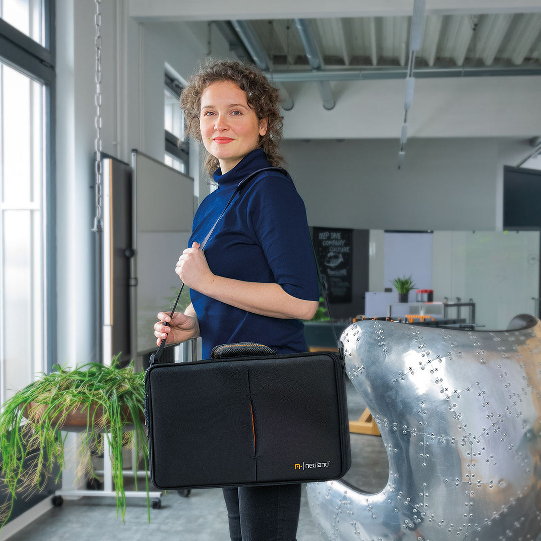 Neuland Novario WorkshopCase Pin-It Basic, full of pinnable visual facilitation kit and refillable markers sold in UK by Inky Thinking online Shop