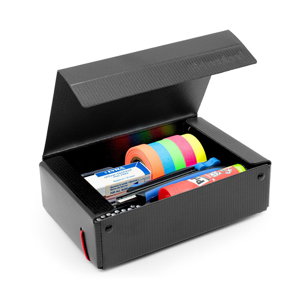 Novario® AccessoryBox provides optimal storage for all your facilitation tools. Whether markers, pins, pin boxes, scissors or cutters, everything is organised in one spot