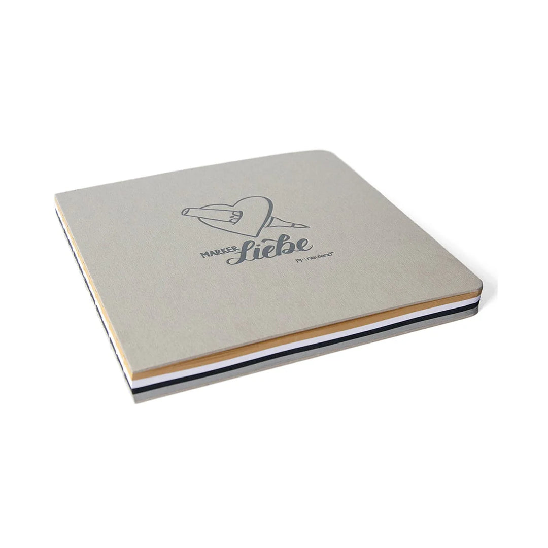 4-2-sketch pad is a square, thread-stitched sketchbook with four different paper colours.  The special sketchbook with an embossed, grey cardboard cover, thread-stitching and 96 sheets of drawing paper in four different colours is ideal for collecting ideas and drafts and visual sketchnoting. 
