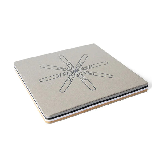 4-2-sketch pad is a square, thread-stitched sketchbook with four different paper colours.  The special sketchbook with an embossed, grey cardboard cover, thread-stitching and 96 sheets of drawing paper in four different colours is ideal for collecting ideas and drafts and visual sketchnoting. 