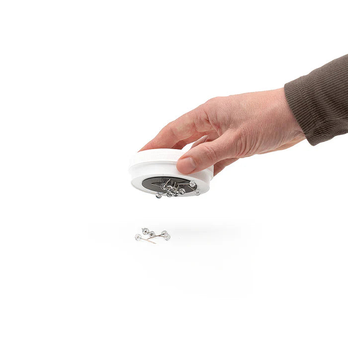 Magnetic PinBox with pins is a pin box with two magnets which includes 100 x 0.6 mm pins.