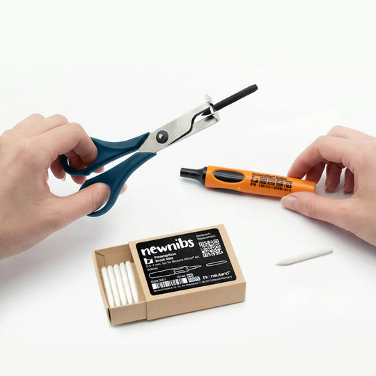 Green Nibinator 2 nib removal pliers - keep your flow uninterrupted. Swap Neuland marker nibs in seconds with the clean, professional replacement process – no mess, no downtime.